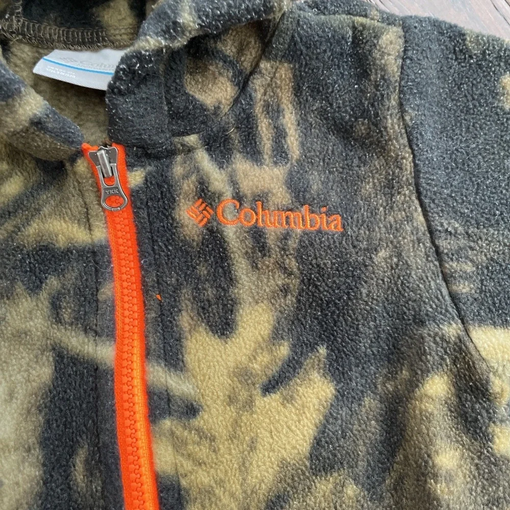 Columbia Infant Snowsuit Sz 3-6‎ Months•Camo/Orange zipper and trim